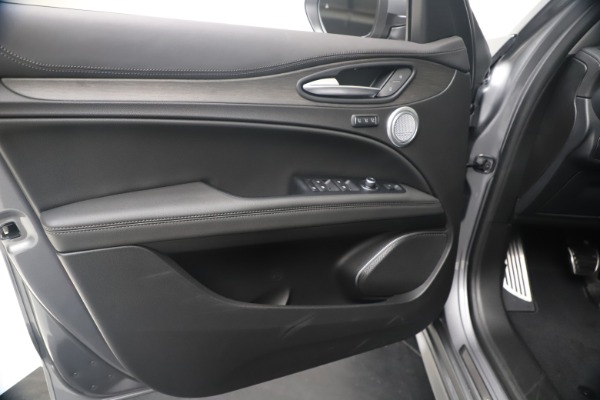 New 2020 Alfa Romeo Stelvio Ti Lusso Q4 for sale $55,790 at Alfa Romeo of Westport in Westport CT 06880 17