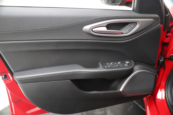 New 2020 Alfa Romeo Giulia Sport Q4 for sale $47,790 at Alfa Romeo of Westport in Westport CT 06880 17