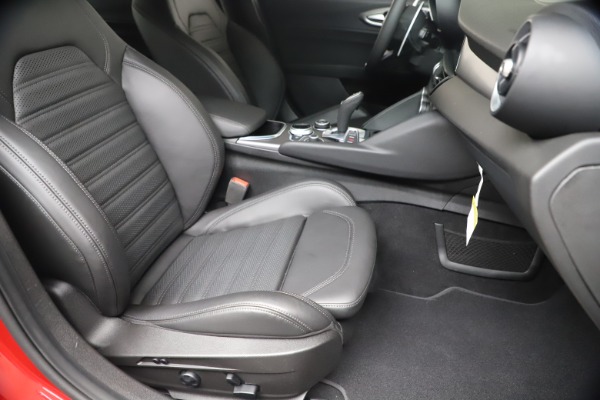 New 2020 Alfa Romeo Giulia Ti Sport Q4 for sale $56,690 at Alfa Romeo of Westport in Westport CT 06880 24
