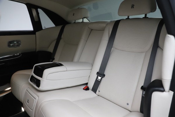 Used 2016 Rolls-Royce Ghost for sale $175,900 at Alfa Romeo of Westport in Westport CT 06880 15