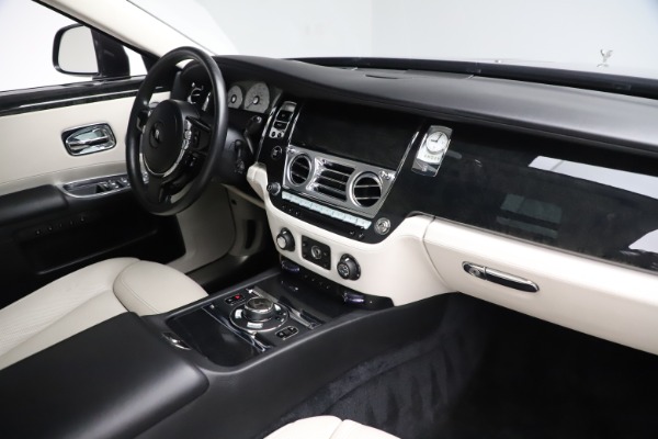 Used 2016 Rolls-Royce Ghost for sale $175,900 at Alfa Romeo of Westport in Westport CT 06880 18