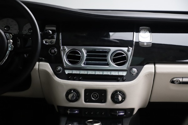 Used 2016 Rolls-Royce Ghost for sale $175,900 at Alfa Romeo of Westport in Westport CT 06880 19