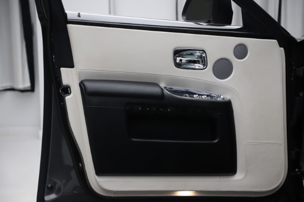 Used 2016 Rolls-Royce Ghost for sale $175,900 at Alfa Romeo of Westport in Westport CT 06880 24