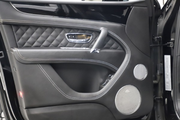 Used 2017 Bentley Bentayga W12 for sale $139,900 at Alfa Romeo of Westport in Westport CT 06880 16