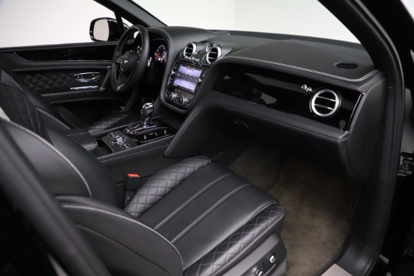 Used 2017 Bentley Bentayga W12 for sale $139,900 at Alfa Romeo of Westport in Westport CT 06880 25