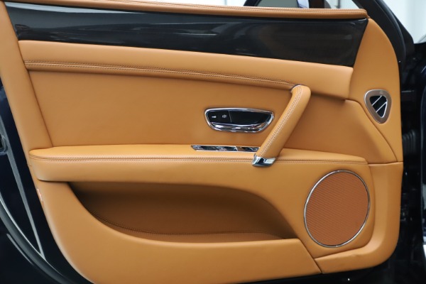Used 2016 Bentley Flying Spur V8 for sale $119,900 at Alfa Romeo of Westport in Westport CT 06880 16