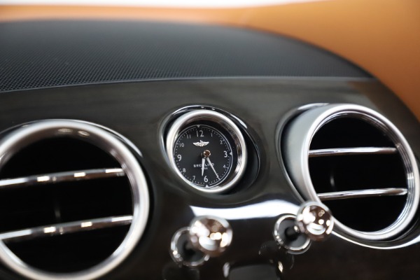 Used 2016 Bentley Flying Spur V8 for sale $119,900 at Alfa Romeo of Westport in Westport CT 06880 21