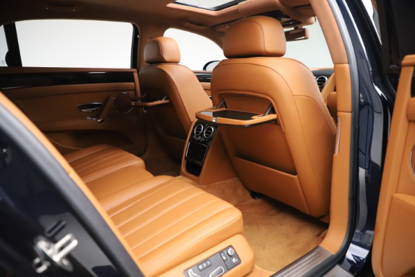 Used 2016 Bentley Flying Spur V8 for sale $119,900 at Alfa Romeo of Westport in Westport CT 06880 25