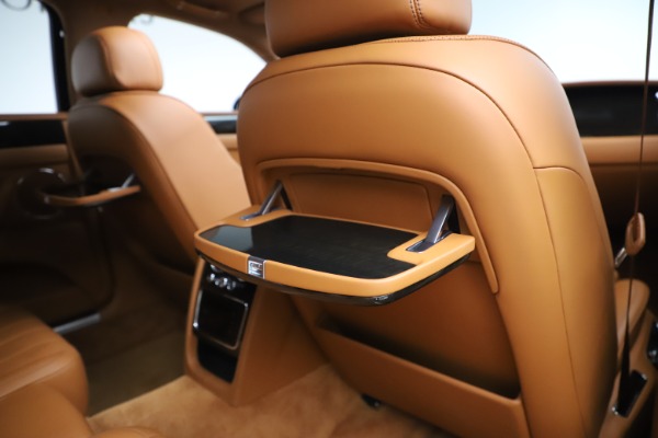 Used 2016 Bentley Flying Spur V8 for sale $119,900 at Alfa Romeo of Westport in Westport CT 06880 28