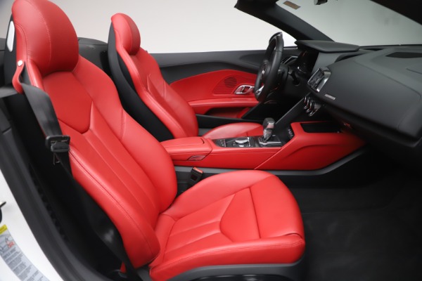 Used 2017 Audi R8 5.2 quattro V10 Spyder for sale Sold at Alfa Romeo of Westport in Westport CT 06880 24