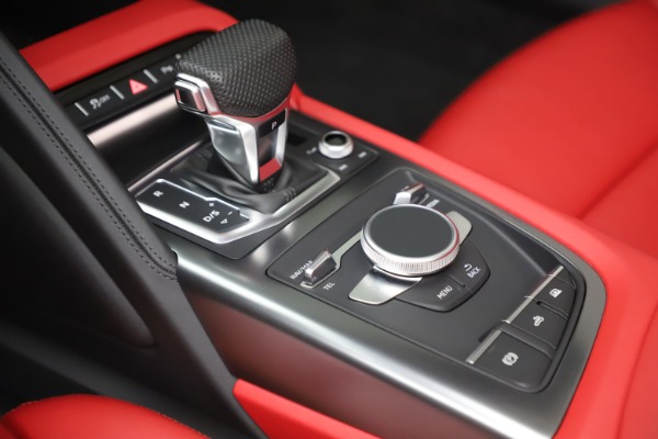 Used 2017 Audi R8 5.2 quattro V10 Spyder for sale Sold at Alfa Romeo of Westport in Westport CT 06880 27