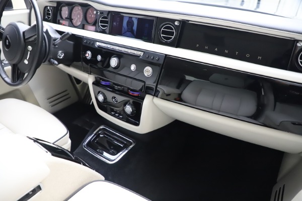 Used 2013 Rolls-Royce Phantom for sale Sold at Alfa Romeo of Westport in Westport CT 06880 23