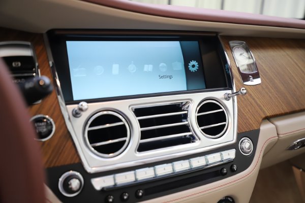 Used 2016 Rolls-Royce Dawn for sale Sold at Alfa Romeo of Westport in Westport CT 06880 28