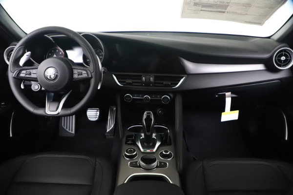 New 2020 Alfa Romeo Giulia Sport Q4 for sale $49,145 at Alfa Romeo of Westport in Westport CT 06880 16