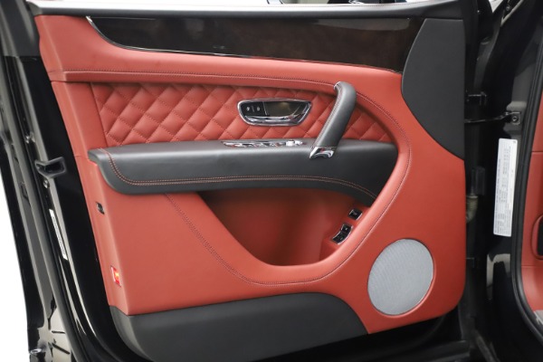 Used 2017 Bentley Bentayga W12 for sale $145,900 at Alfa Romeo of Westport in Westport CT 06880 16