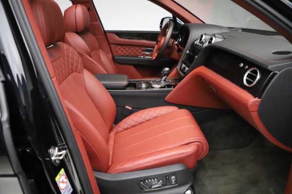 Used 2017 Bentley Bentayga W12 for sale $145,900 at Alfa Romeo of Westport in Westport CT 06880 26