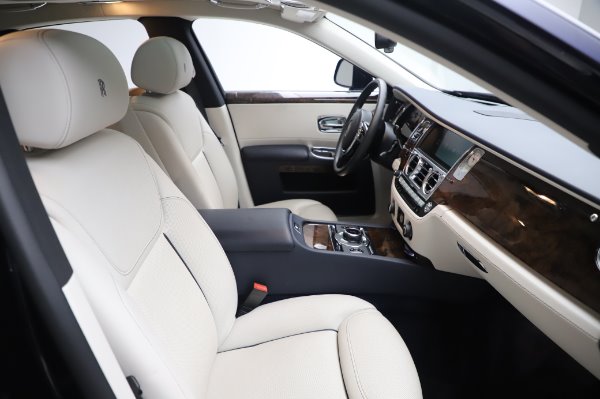 Used 2016 Rolls-Royce Ghost for sale $173,900 at Alfa Romeo of Westport in Westport CT 06880 13