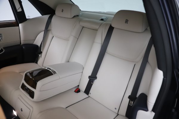 Used 2016 Rolls-Royce Ghost for sale $173,900 at Alfa Romeo of Westport in Westport CT 06880 14