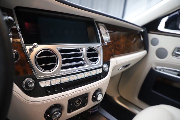 Used 2016 Rolls-Royce Ghost for sale $173,900 at Alfa Romeo of Westport in Westport CT 06880 23
