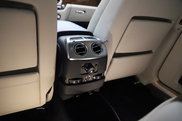 Used 2016 Rolls-Royce Ghost for sale Sold at Alfa Romeo of Westport in Westport CT 06880 25