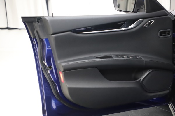 Used 2017 Maserati Ghibli S Q4 for sale Sold at Alfa Romeo of Westport in Westport CT 06880 11