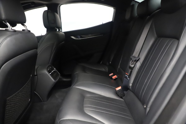 Used 2017 Maserati Ghibli S Q4 for sale Sold at Alfa Romeo of Westport in Westport CT 06880 18