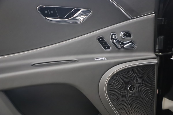 New 2020 Bentley Flying Spur W12 for sale $261,615 at Alfa Romeo of Westport in Westport CT 06880 26