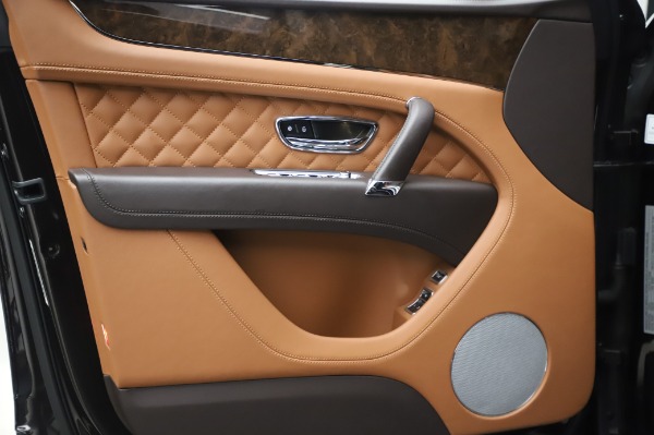 Used 2017 Bentley Bentayga W12 for sale $138,900 at Alfa Romeo of Westport in Westport CT 06880 16