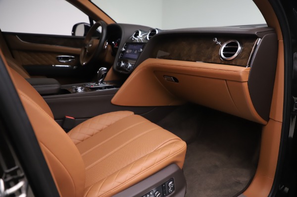 Used 2017 Bentley Bentayga W12 for sale $138,900 at Alfa Romeo of Westport in Westport CT 06880 25