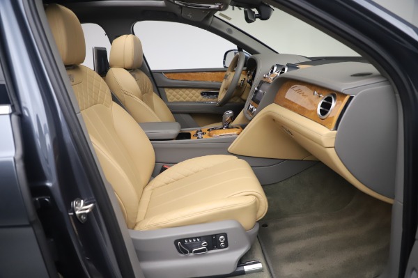 Used 2017 Bentley Bentayga W12 for sale Sold at Alfa Romeo of Westport in Westport CT 06880 25