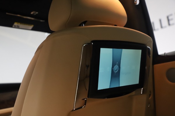 Used 2016 Rolls-Royce Ghost for sale $175,900 at Alfa Romeo of Westport in Westport CT 06880 24