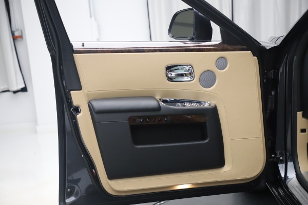 Used 2016 Rolls-Royce Ghost for sale $175,900 at Alfa Romeo of Westport in Westport CT 06880 25