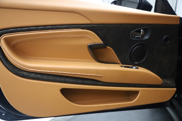 Used 2019 Aston Martin DB11 Volante Convertible for sale $198,900 at Alfa Romeo of Westport in Westport CT 06880 17