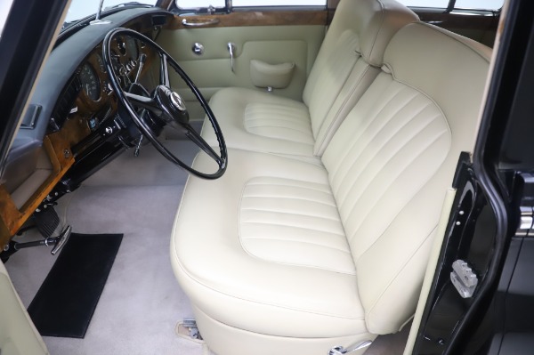 Used 1965 Rolls-Royce Silver Cloud III for sale Sold at Alfa Romeo of Westport in Westport CT 06880 16