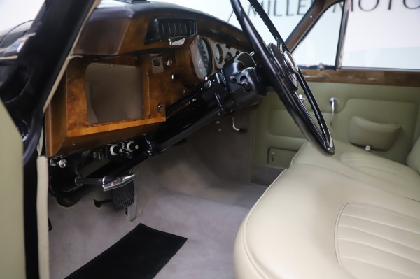 Used 1965 Rolls-Royce Silver Cloud III for sale $99,900 at Alfa Romeo of Westport in Westport CT 06880 18