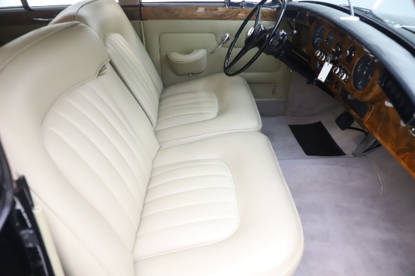 Used 1965 Rolls-Royce Silver Cloud III for sale $99,900 at Alfa Romeo of Westport in Westport CT 06880 24