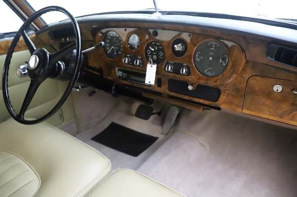 Used 1965 Rolls-Royce Silver Cloud III for sale $99,900 at Alfa Romeo of Westport in Westport CT 06880 25
