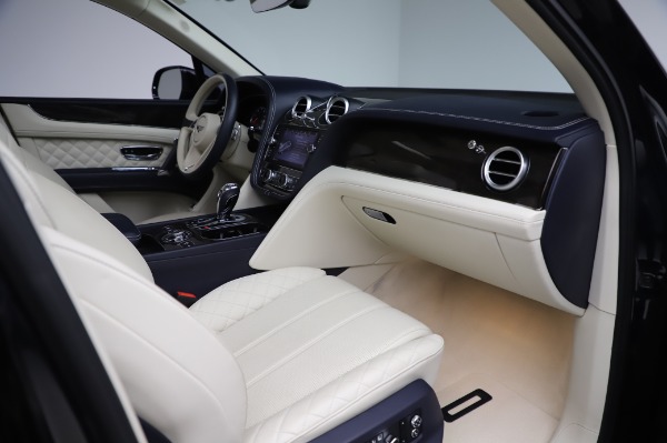 Used 2017 Bentley Bentayga W12 for sale $133,900 at Alfa Romeo of Westport in Westport CT 06880 25