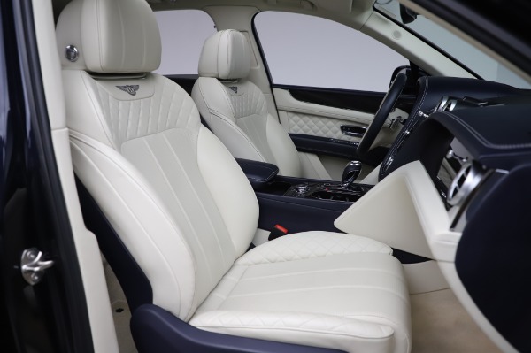 Used 2017 Bentley Bentayga W12 for sale $133,900 at Alfa Romeo of Westport in Westport CT 06880 27