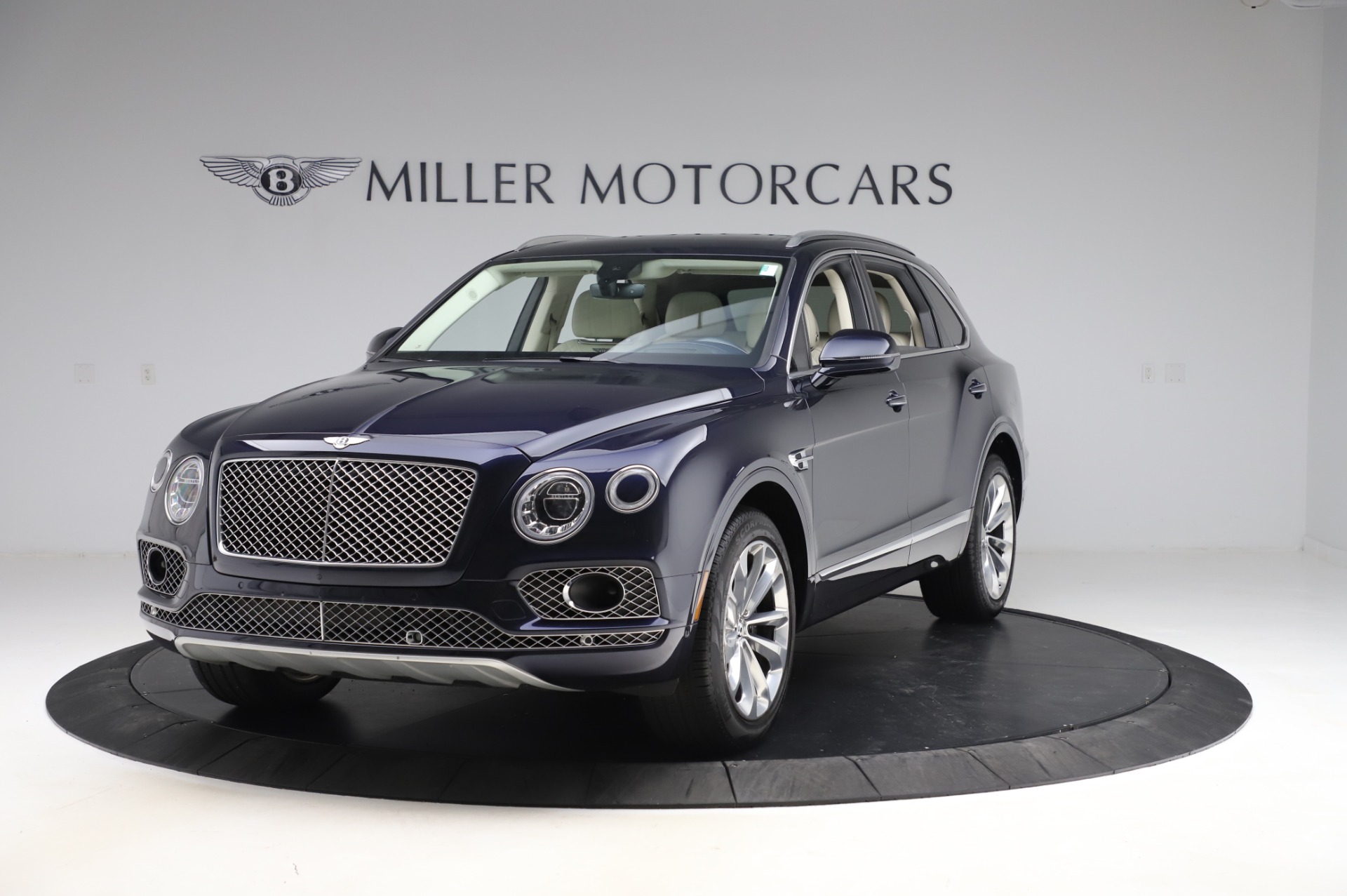 Used 2017 Bentley Bentayga W12 for sale $133,900 at Alfa Romeo of Westport in Westport CT 06880 1