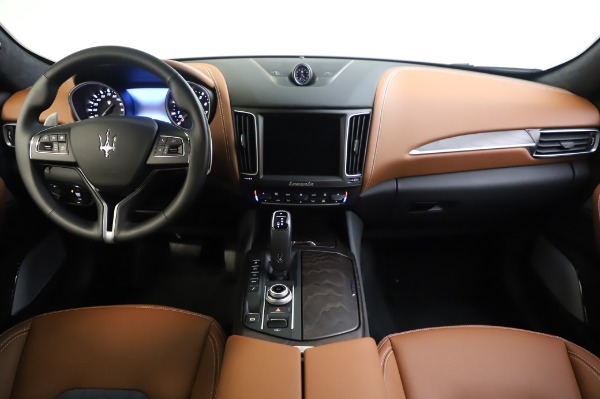New 2020 Maserati Levante Q4 GranLusso for sale $88,635 at Alfa Romeo of Westport in Westport CT 06880 16