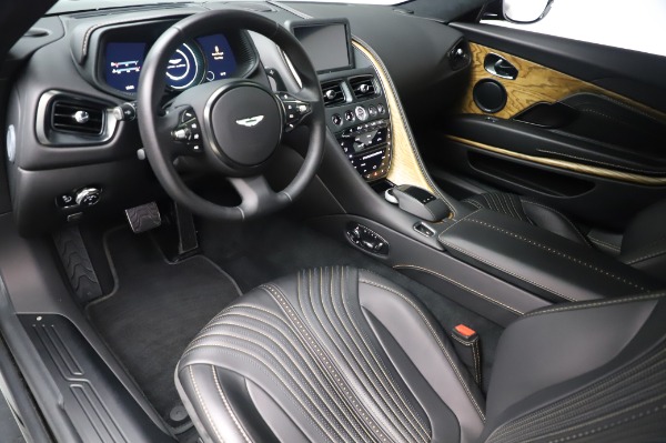 Used 2017 Aston Martin DB11 V12 Coupe for sale $149,900 at Alfa Romeo of Westport in Westport CT 06880 13