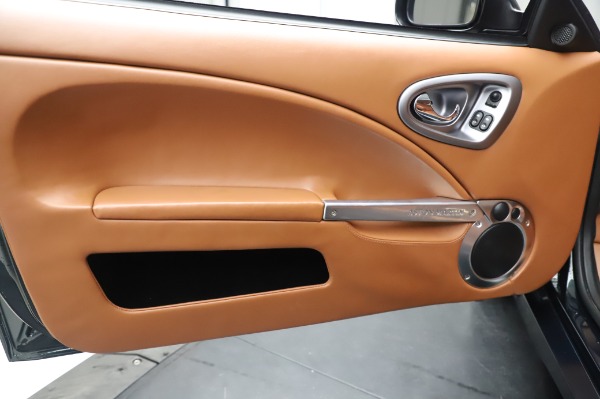 Used 2003 Aston Martin V12 Vanquish Coupe for sale $79,900 at Alfa Romeo of Westport in Westport CT 06880 17