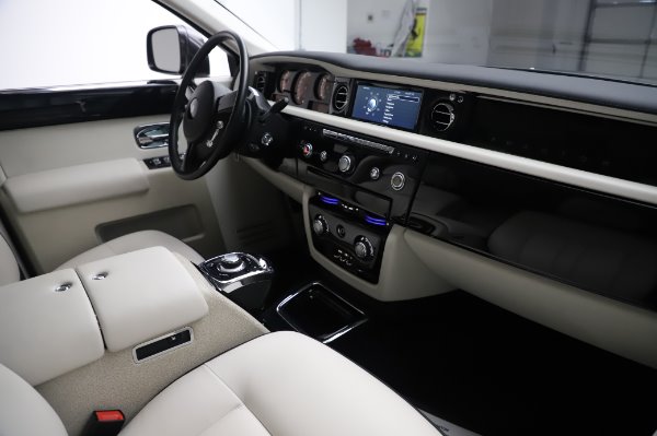 Used 2014 Rolls-Royce Phantom for sale $219,900 at Alfa Romeo of Westport in Westport CT 06880 19