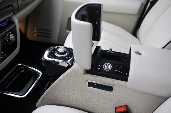 Used 2014 Rolls-Royce Phantom for sale $219,900 at Alfa Romeo of Westport in Westport CT 06880 24
