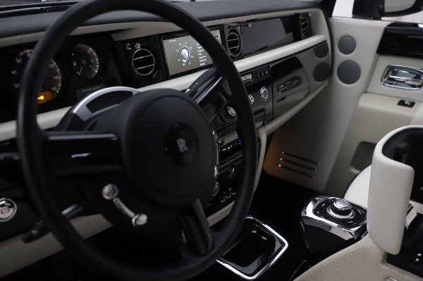 Used 2014 Rolls-Royce Phantom for sale $219,900 at Alfa Romeo of Westport in Westport CT 06880 25