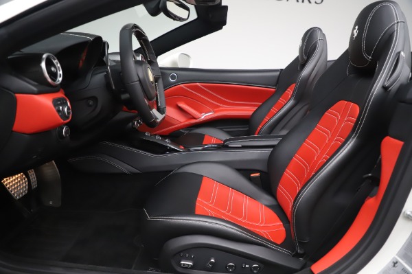 Used 2015 Ferrari California T for sale $159,900 at Alfa Romeo of Westport in Westport CT 06880 16