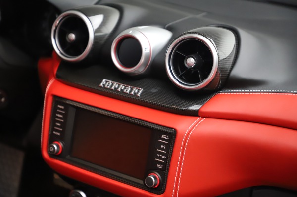 Used 2015 Ferrari California T for sale $159,900 at Alfa Romeo of Westport in Westport CT 06880 27