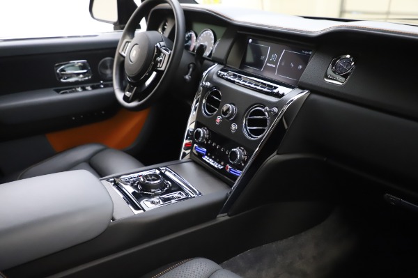 Used 2019 Rolls-Royce Cullinan for sale $349,900 at Alfa Romeo of Westport in Westport CT 06880 13