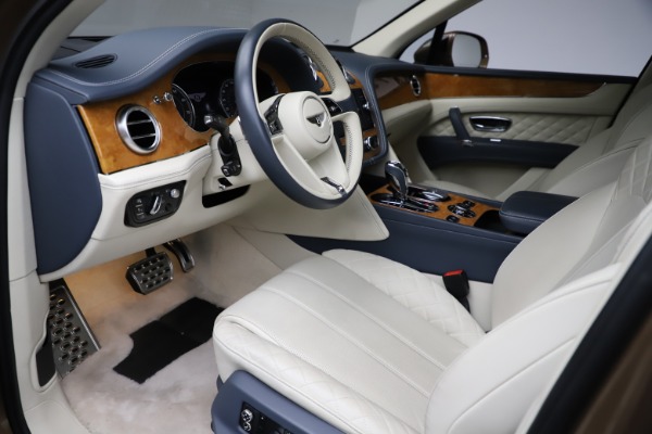 Used 2017 Bentley Bentayga W12 for sale Sold at Alfa Romeo of Westport in Westport CT 06880 17